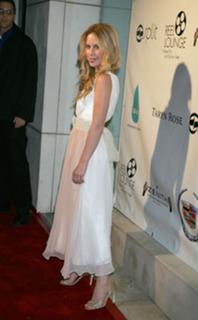 Tara Lipinski feet photo thumbnail