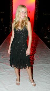 Tara Lipinski feet photo thumbnail