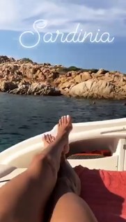 Brooke Burke feet photo thumbnail