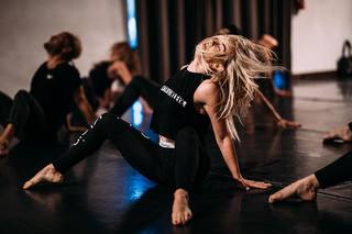 Julianne Hough feet photo thumbnail