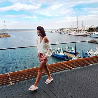Klaudia Halejcio feet photo thumbnail