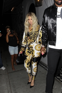 Khloé Kardashian feet photo thumbnail