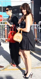 Khloé Kardashian feet photo thumbnail