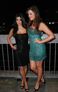 Khloé Kardashian feet photo thumbnail