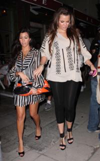 Khloé Kardashian feet photo thumbnail