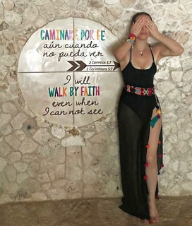 Claudia Lizaldi feet photo thumbnail