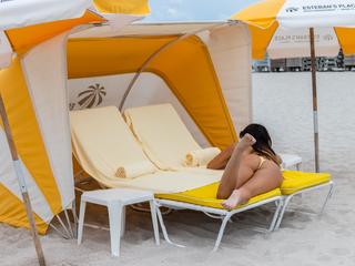 Claudia Romani feet photo thumbnail
