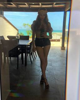 Xenia Tchoumitcheva feet photo thumbnail