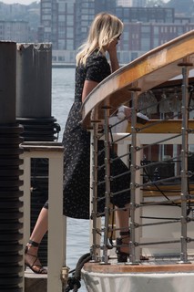 Karlie Kloss feet photo thumbnail