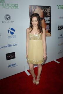 Hilary Duff feet photo thumbnail