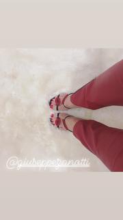 Nikki Garcia feet photo thumbnail