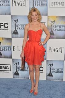Elizabeth Banks feet photo thumbnail
