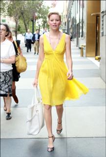 Elizabeth Banks feet photo thumbnail