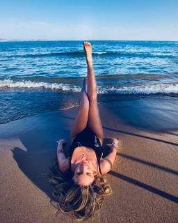 Athina Oikonomakou feet photo thumbnail