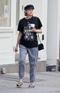 Diane Kruger feet photo thumbnail
