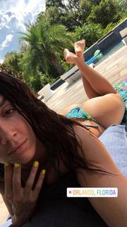 Chelsea Green feet photo thumbnail