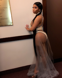 Nicki Minaj feet photo thumbnail