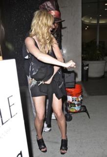 Brittany Snow feet photo thumbnail