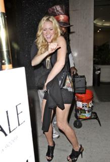 Brittany Snow feet photo thumbnail