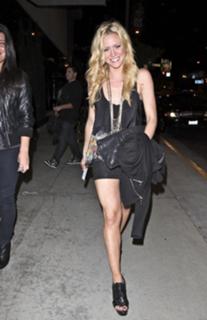 Brittany Snow feet photo thumbnail