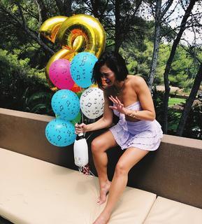 Dua Lipa feet photo thumbnail