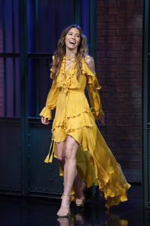 Jessica Biel feet photo thumbnail