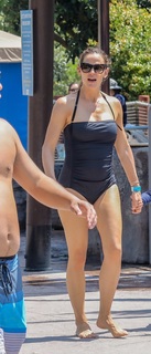 Jennifer Garner feet photo thumbnail