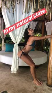 Sara Sampaio feet photo thumbnail