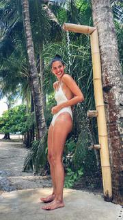 Sara Sampaio feet photo thumbnail