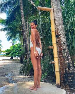 Sara Sampaio feet photo thumbnail