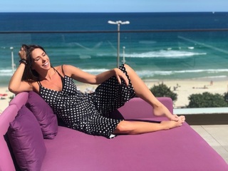 Adriane Galisteu feet photo thumbnail