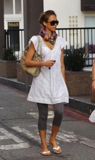 Jessica Alba feet photo thumbnail