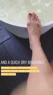 Lea Michele feet photo thumbnail