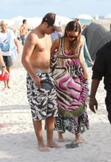 Jessica Alba feet photo thumbnail