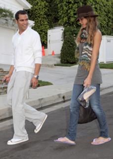 Jessica Alba feet photo thumbnail