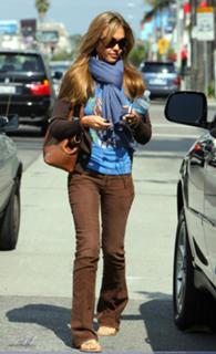 Jessica Alba feet photo thumbnail