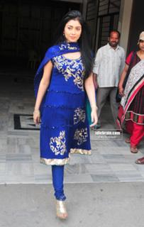Shriya Saran feet photo thumbnail