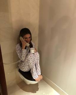 Rachel Bilson feet photo thumbnail