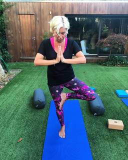 Denise Van Outen feet photo thumbnail