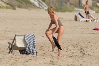 Alessia Marcuzzi feet photo thumbnail