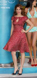 Kelly Brook feet photo thumbnail