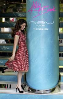 Kelly Brook feet photo thumbnail