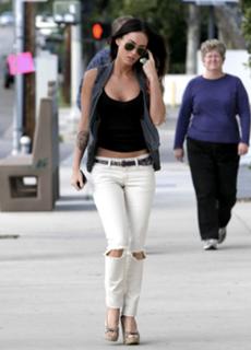 Megan Fox feet photo thumbnail