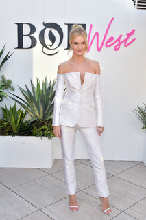 Rosie Huntington-Whiteley feet photo thumbnail