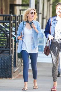 Naomi Watts feet photo thumbnail