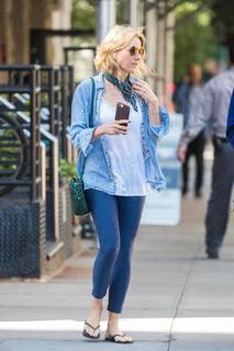 Naomi Watts feet photo thumbnail