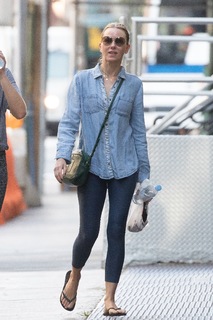 Naomi Watts feet photo thumbnail
