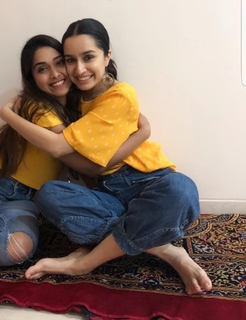Shraddha Kapoor feet photo thumbnail