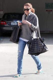 Miley Cyrus feet photo thumbnail