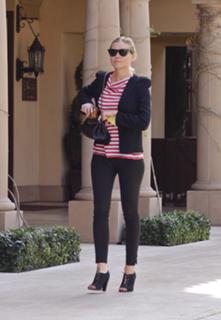 Kirsten Dunst feet photo thumbnail